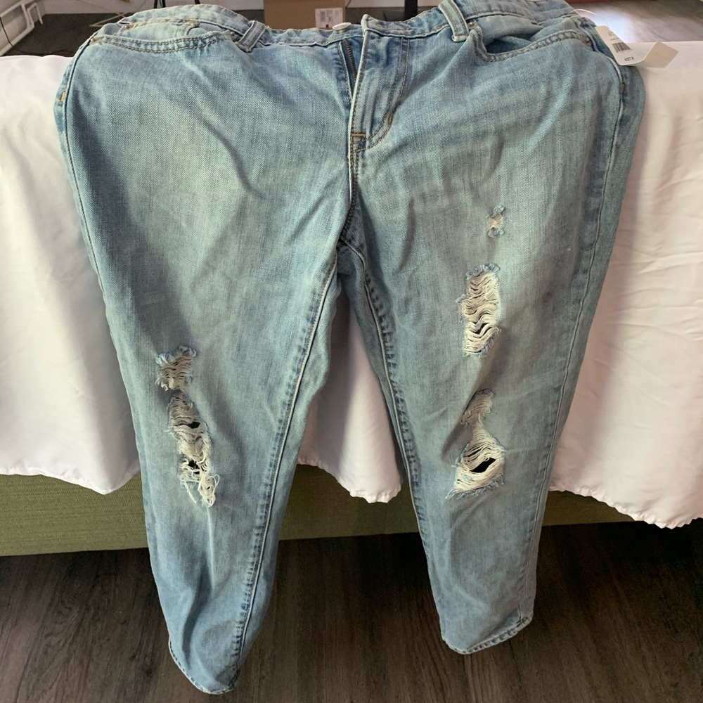 NEW - Gap boyfriend jeans size 4